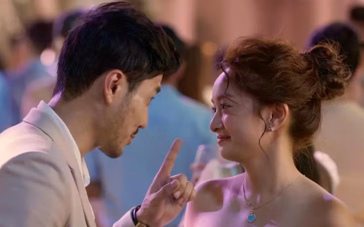 Thanh Sơn và Kaity Nguyễn trong phim "Yêu nhầm bạn thân". (Ảnh: ĐPCC)
