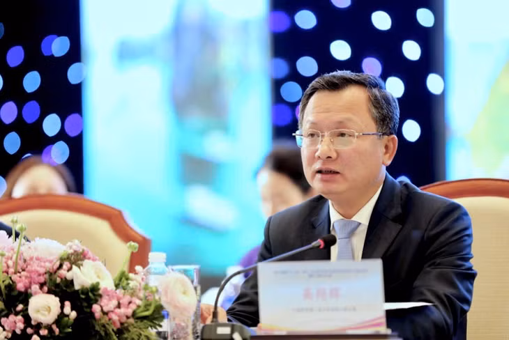 Đồng chí Cao Tường Huy, Phó Chủ tịch UBND tỉnh, phát biểu tại hội nghị.