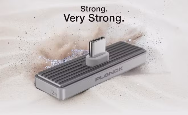 Theo nhà sản xuất, Planck SSD chỉ nặng 10 gram và vẫn có khả năng chống nước. Ngoài ra, ổ SSD nhỏ bé này cũng được thiết kế để chịu được những cú rơi từ độ cao 3 m.