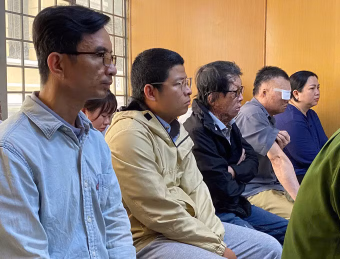 Các bị hại có mặt tại tòa hôm nay. Ảnh: Hải Duyên