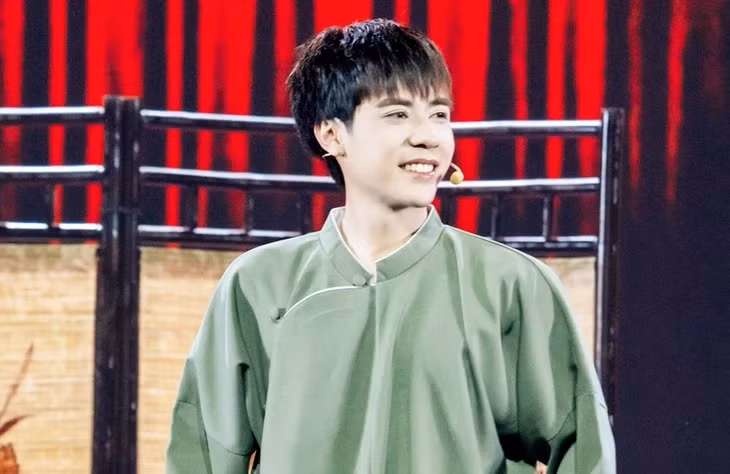 Quang Hùng MasterD đang được nhà sản xuất đẩy lên thành nghệ sĩ đa năng tham gia chương trình ca hát, diễn hài và truyền hình thực tế - Ảnh: BTC