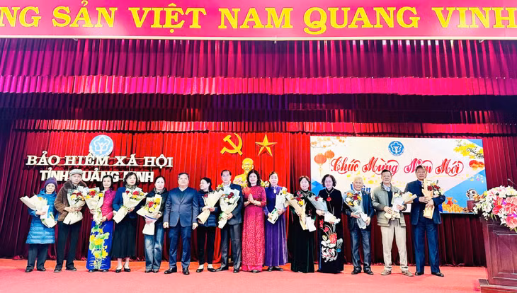 Lãnh đạo BHXH tỉnh gặp mặt cán bộ, lãnh đạo ngành BHXH tỉnh qua các thời kỳ dịp đầu xuân Ất Tỵ 2025.