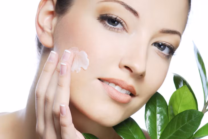 Mặc dù mùa Xuân không khô như mùa đông, nhưng da vẫn cần được duy trì độ ẩm.
