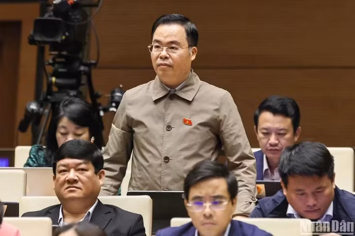 Đại biểu Trần Văn Khải (đoàn Hà Nam) góp ý kiến vào dự thảo Luật. (Ảnh: DUY LINH)