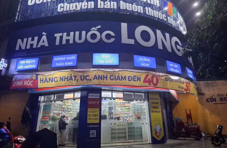 Nhà thuốc Long Châu ở địa chỉ số 184 đường Nguyễn Công Trứ, TP Hà Tĩnh - nơi nữ nhân viên tên O bị một người đàn ông hành hung. Ảnh: Trần Tuấn