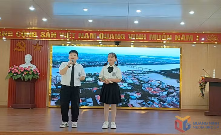 Phần thi thuyết mình của các thí sinh đến từ Trường tiểu học Phong Hải (TX Quảng Yên).