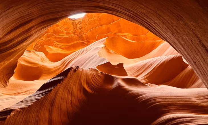 "Antelope Canyon – bức tranh trừu tượng của thiên nhiên", ảnh chụp ở Arizona, Mỹ. Ảnh: Art Seaman.