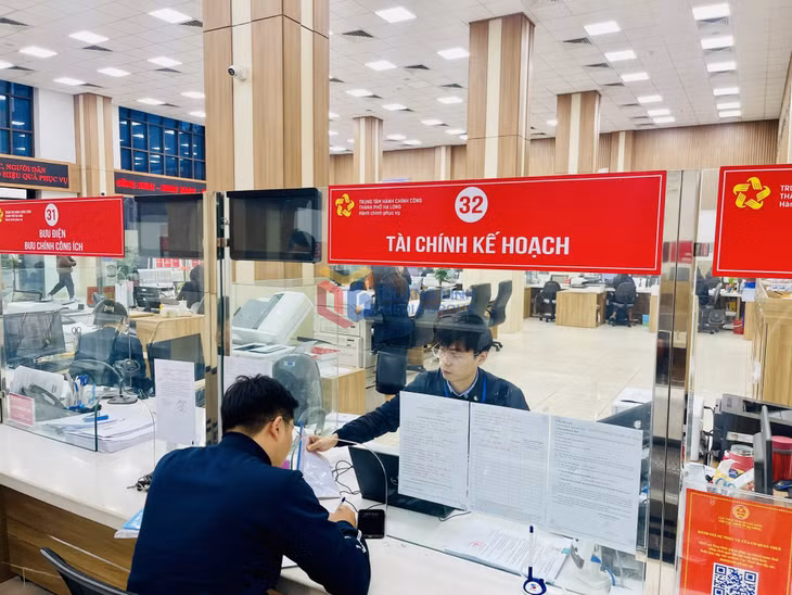 Từ đầu năm đến nay, Trung tâm Hành chính công TP Hạ Long đã có rất nhiều người nộp hồ sơ đăng ký kinh doanh dạy thêm theo Thông tư 29 /2024/TT-BGDĐT.