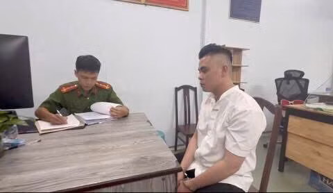 Tưởng Chí Huy tại cơ quan điều tra. Ảnh: Công an cung cấp