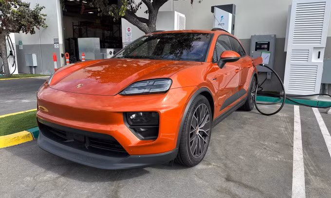 Porsche Macan EV có giá từ 77.300 USD tại Mỹ. Ảnh: Edmunds