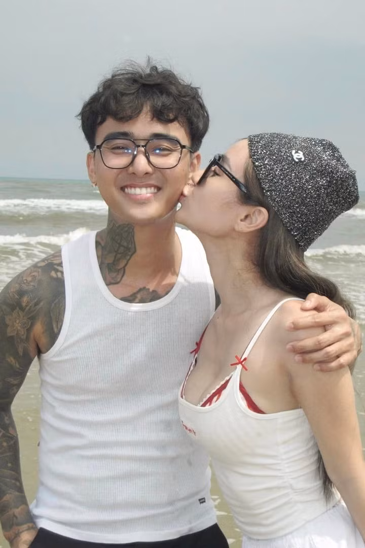 Cặp đôi trải qua 5 năm yêu nhiều thăng trầm.