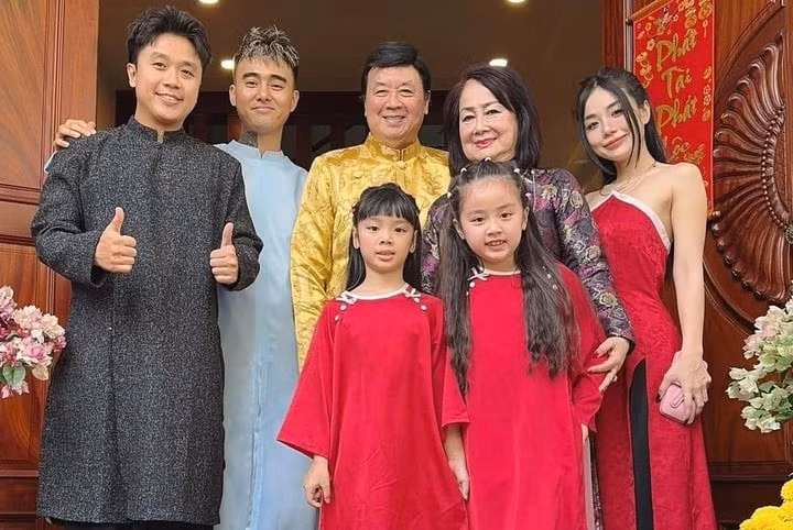 Mối quan hệ của họ được gia đình hai bên ủng hộ.
