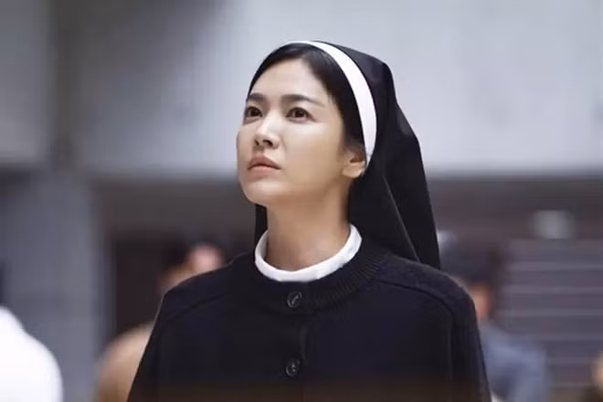 Song Hye Kyo trong phim "Dark Nuns". Ảnh: NSX