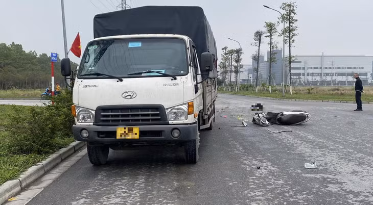 Hiện trường vụ tai nạn khiến người đi xe máy tử vong. (Ảnh: MXH)