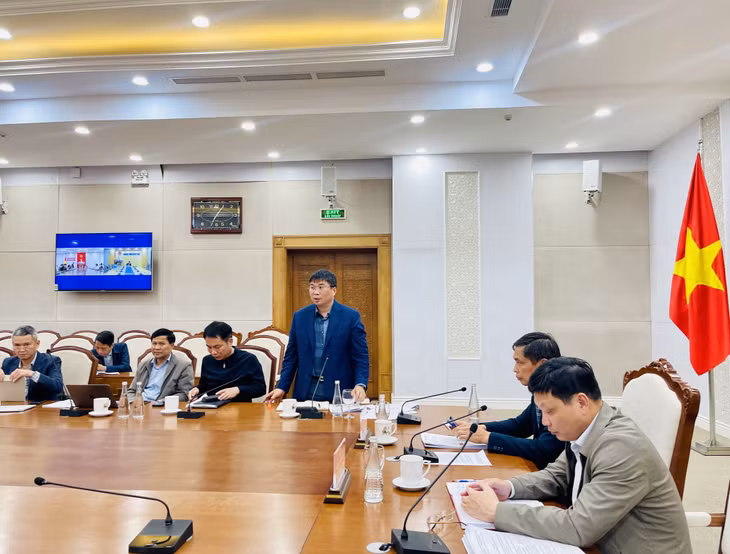Đại diện lãnh đạo TKV phát biểu ý kiến tại buổi làm việc.