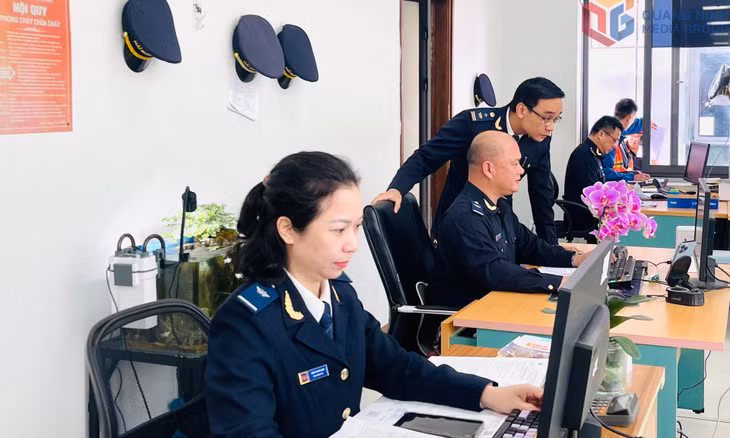 Hải quan cửa khẩu quốc tế Móng Cái đã xây dựng phương án bố trí cán bộ, công chức trực làm việc tại khu vực cầu Bắc Luân II, bảo đảm vừa đáp ứng yêu cầu giải quyết thủ tục nhanh chóng, vừa kịp thời xử lý các tình huống phát sinh.