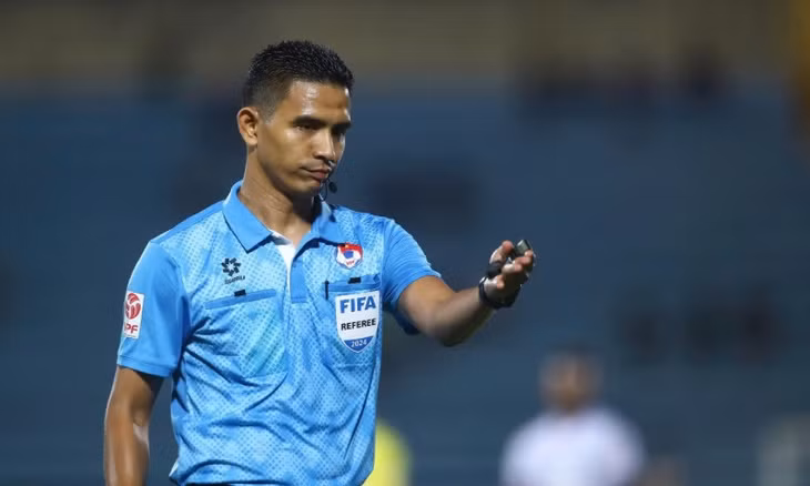 Trọng tài Nasaruddin từng là nhiệm vụ tại V.League những mùa giải trước. Ảnh: VFF