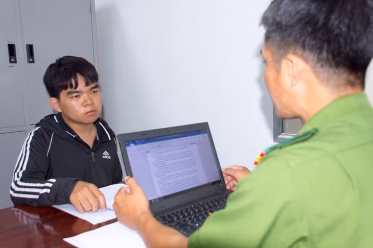 Đối tượng Lê Quang Hiên khai báo với cơ quan điều tra.
