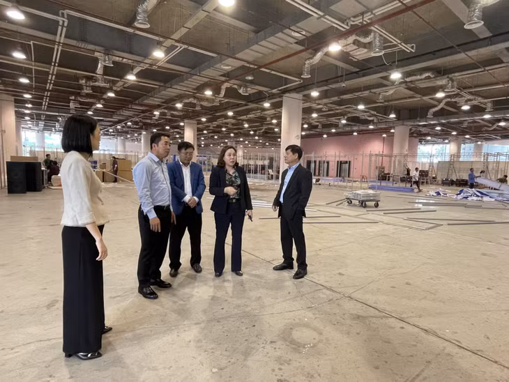 Các sở, ngành, địa phương và đơn vị liên quan tích cực hoàn thiện các hạng mục được giao phục vụ hội nghị.