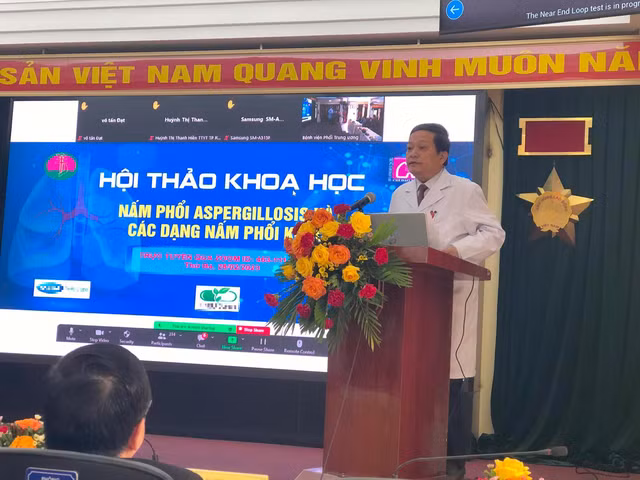 Giám đốc BV Phổi Trung ương TS.BS cao cấp Đinh Văn Lượng chia sẻ tại hội thảo