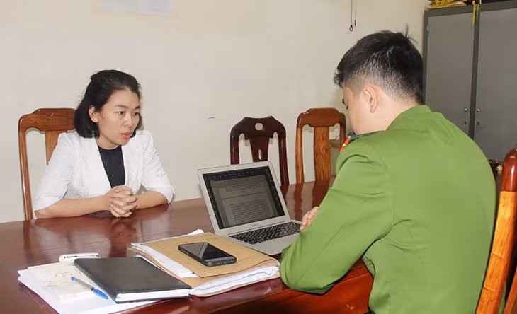 Cơ quan công an làm việc với Chu Thị Điệp. Ảnh: Công an Nghệ An