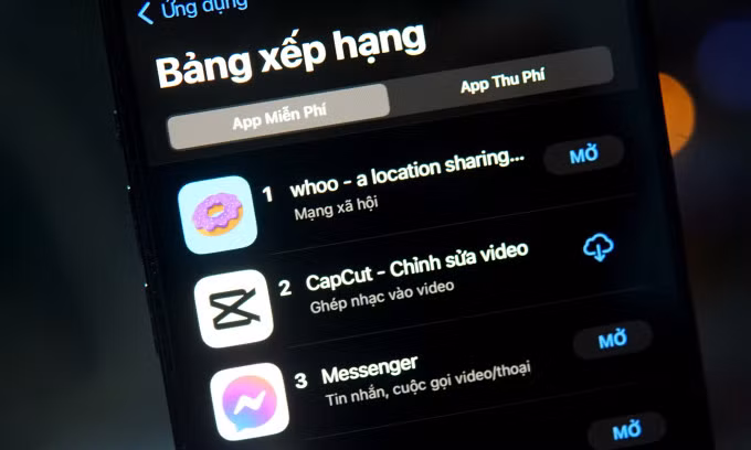 Ứng dụng chia sẻ vị trí Whoo đứng đầu bảng xếp hạng tải nhiều tại Việt Nam hôm 2/2. Ảnh: Lưu Quý