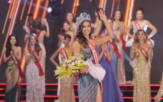 Luma Russo sải bước trong vai trò Miss Charm mùa đầu tiên. Ảnh: Anh Châu