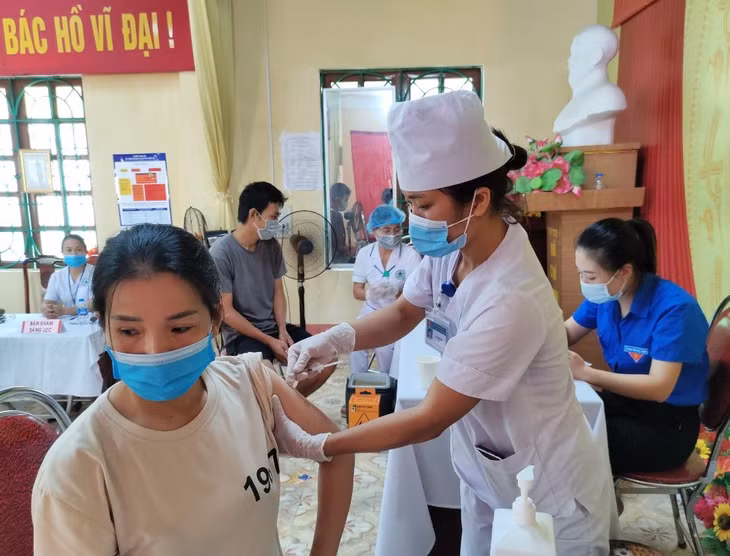 Đến nay Việt Nam đã tiêm hơn 262 triệu liều vaccine COVID-19, tuy nhiên vẫn còn một số địa phương tiêm chậm mũi 3 cho người từ 12 tuổi trở lên, tiêm cho trẻ em từ 5 - dưới 12 tuổi.