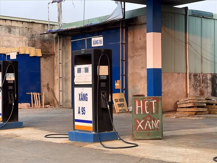 Doanh nghiệp bán lẻ thua lỗ, nhiều cửa hàng đóng cửa hồi cuối tháng 1.2023. Ảnh: Cường Ngô