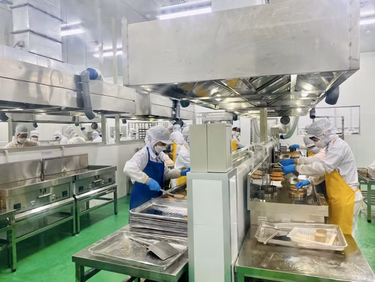 Nông sản sau khi chế biến thành các sản phẩm như bánh khoai tây, bánh hẹ, bánh hành hải sản, bánh bí đỏ... được Công ty TNHH MTV F-ONE GLOBAL FOODS xuất khẩu sang Hàn Quốc và Nhật Bản.