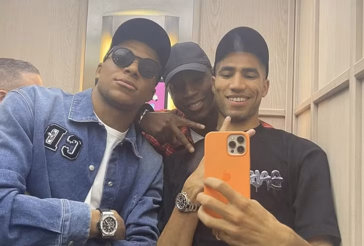 Tuy nhiên, bạn thân Mbappe ở PSG hiện đang vướng cáo buộc hiếp dâm gây sốc