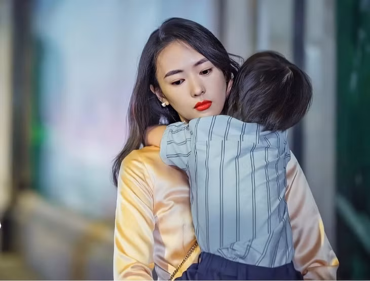 Cố Giai - nhân vật được khán giả thích nhất phim - là mẫu phụ nữ toàn năng, nhạy bén, khéo léo nhưng bị bạn đời phản bội, hôn nhân bên bờ vực khi bước vào tuổi 30.