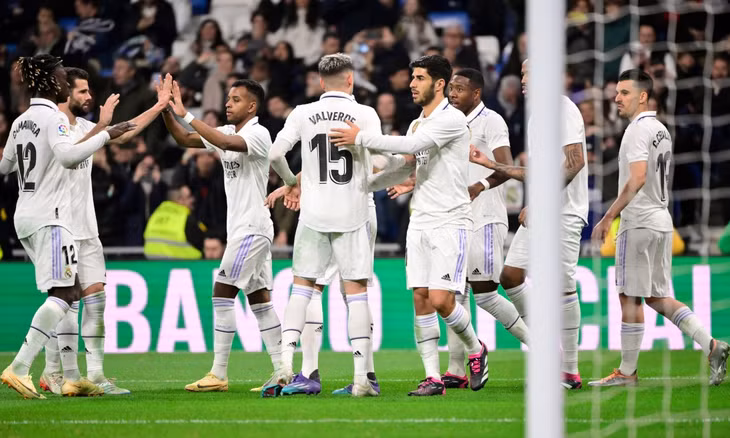 Real thắng Elche 4-0 sau khi vô địch Club World Cup. Ảnh: AFP