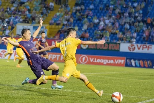 Châu Ngọc Quang tỏa sáng ở trận gặp Bình Dương tại vòng 2 V-League 2023. Ảnh: VPF.
