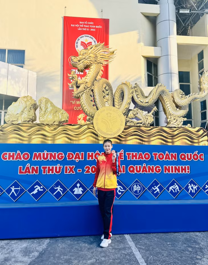 Bùi Vân Anh đoạt HCV nội dung kiếm liễu đồng đội nữ tại Đại hội Thể thao toàn quốc lần IX năm 2022.