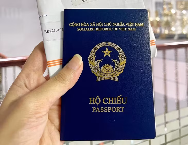 Mẫu hộ chiếu mới không gắn chip điện tử. (Ảnh: D.D.C)