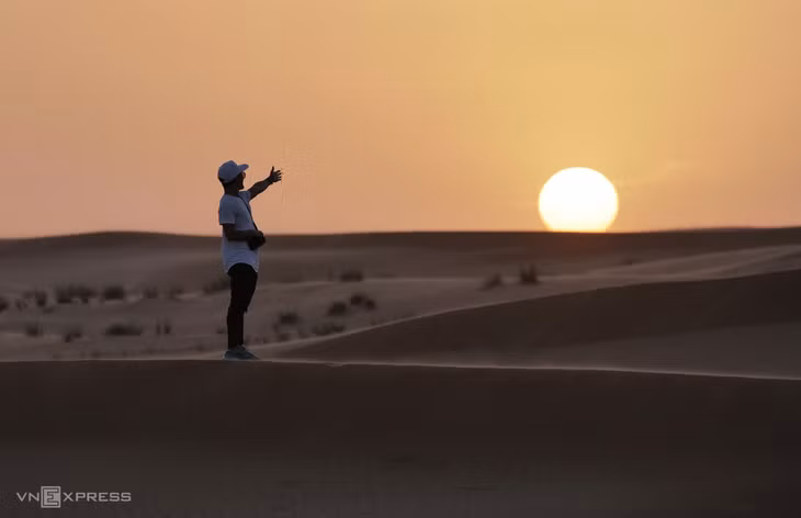 Hoàng hôn trên sa mạc Dubai ảnh 4