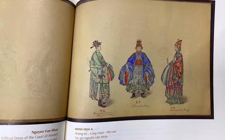 Trang phục của các hoàng tử, công chúa.