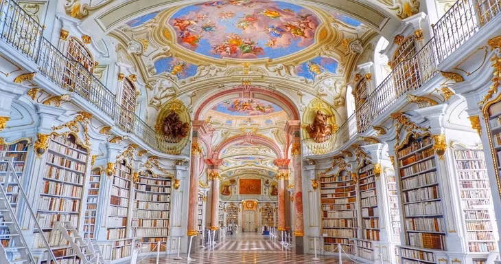 Theo The Star, nội thất kiểu Baroque ngoạn mục đến nỗi trông chúng giống như đã được Photoshop chứ không phải có thật.