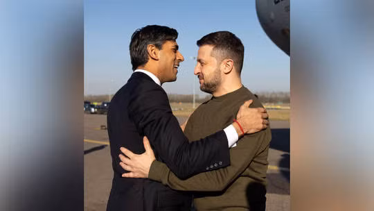 Thủ tướng Anh Sunak và Tổng thống Zelensky tại London. Ảnh: Twitter