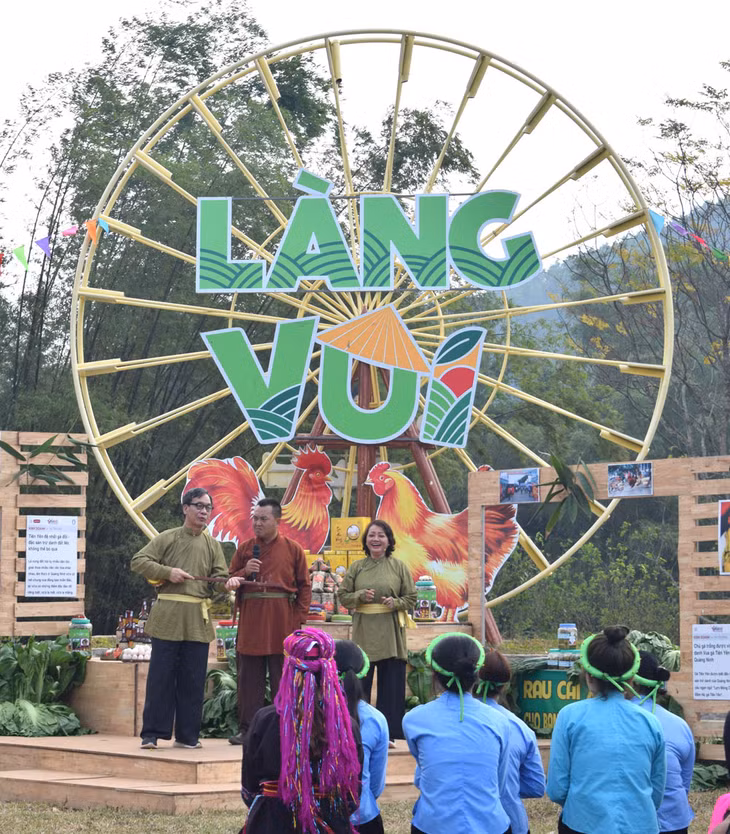 Chương trình Làng Vui của VTV3 được tổ chức tại Đồng Đình năm 2022.