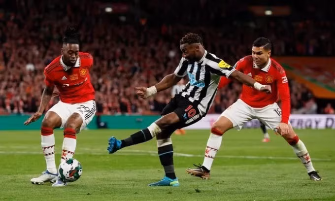 Nỗ lực của Saint-Maximin và đồng đội không đủ để chọc thủng lưới Man Utd. Ảnh: Guardian