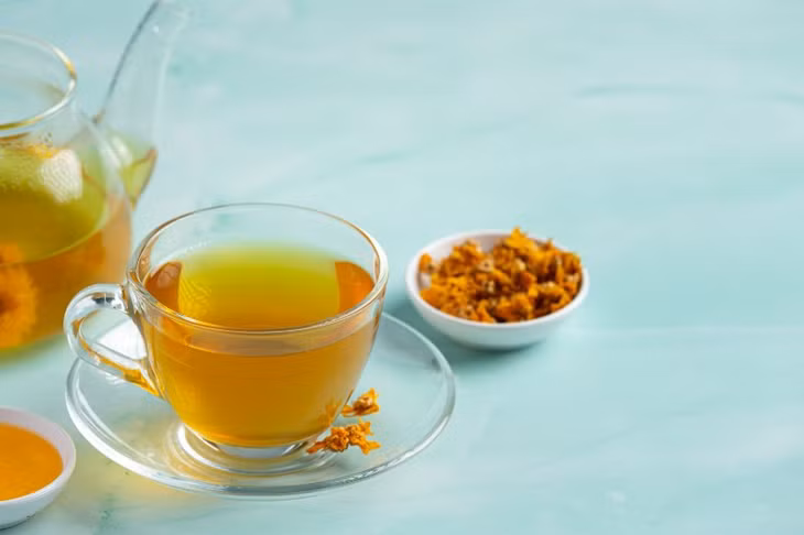 Một tách trà hoa cúc thơm ngon có thể giúp xoa dịu cơn đau dạ dày bằng cách hoạt động như một chất chống viêm (Ảnh: Internet)