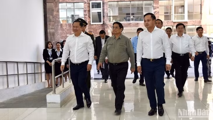 Thủ tướng Phạm Minh Chính thăm khu nhà ở xã hội tại phường Quỳnh Lâm, Thành phố Hòa Bình.