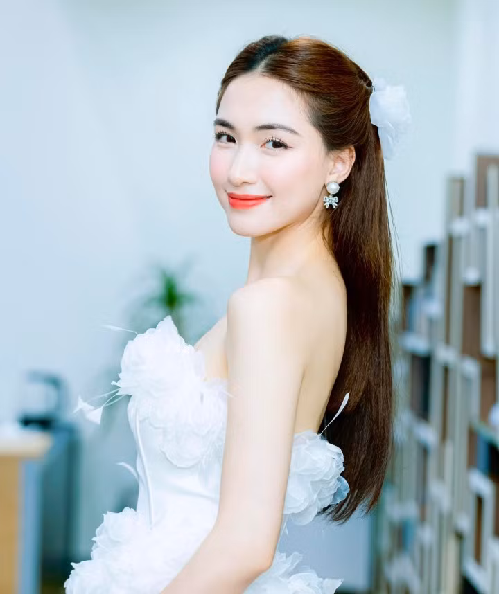 Chuyện tình ái của Hoà Minzy tốn nhiều giấy mực của báo chí.