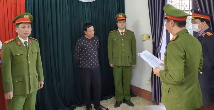 Cơ quan điều tra đọc lệnh bắt tạm giam đối với Lê Quang Vũ.