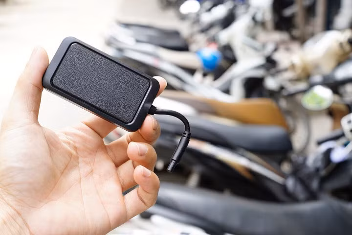 Cách nhận biết xe máy có định vị rất đơn giản và chính xác.