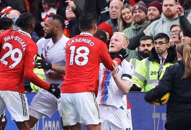 Xung đột giữa Man Utd và Palace.