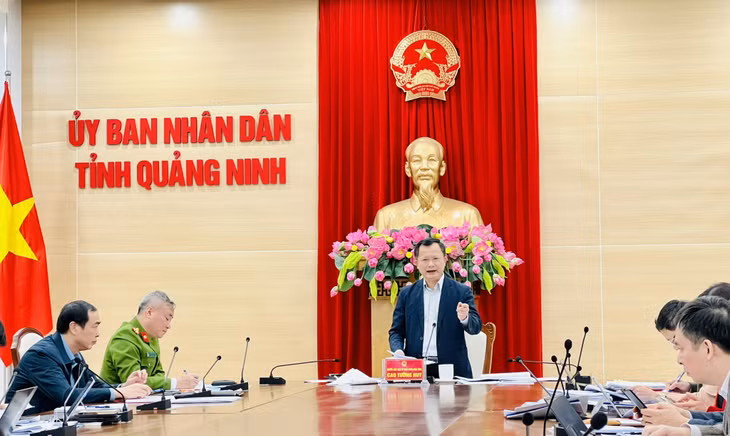 Đồng chí Cao Tường Huy, Quyền Chủ tịch UBND tỉnh Quảng Ninh phát biểu chỉ đạo tại cuộc họp.
