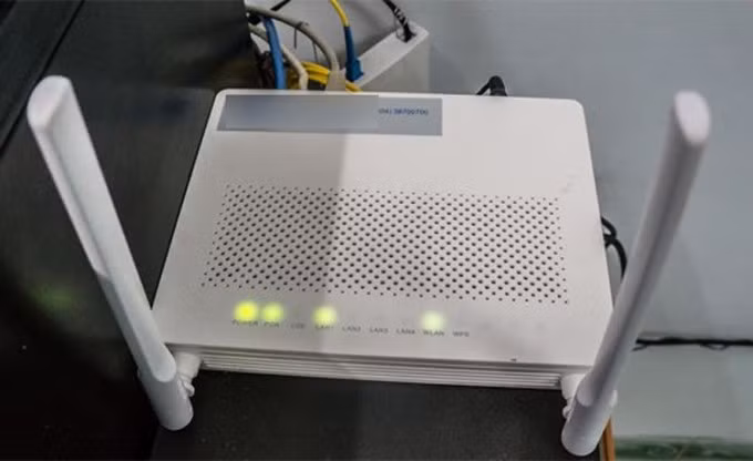 Modem kết nối Internet của một nhà mạng. Ảnh:Tipsmake